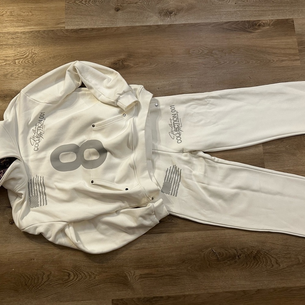 Marcus Maximus white hoodie and sweatpants limited edition set
